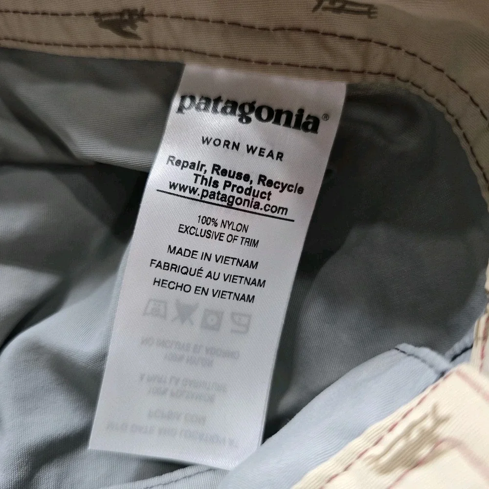 Patagonia Shorts M's Patch Pocket Wavefarer Boardshorts Mens 32 Gray 9.5
